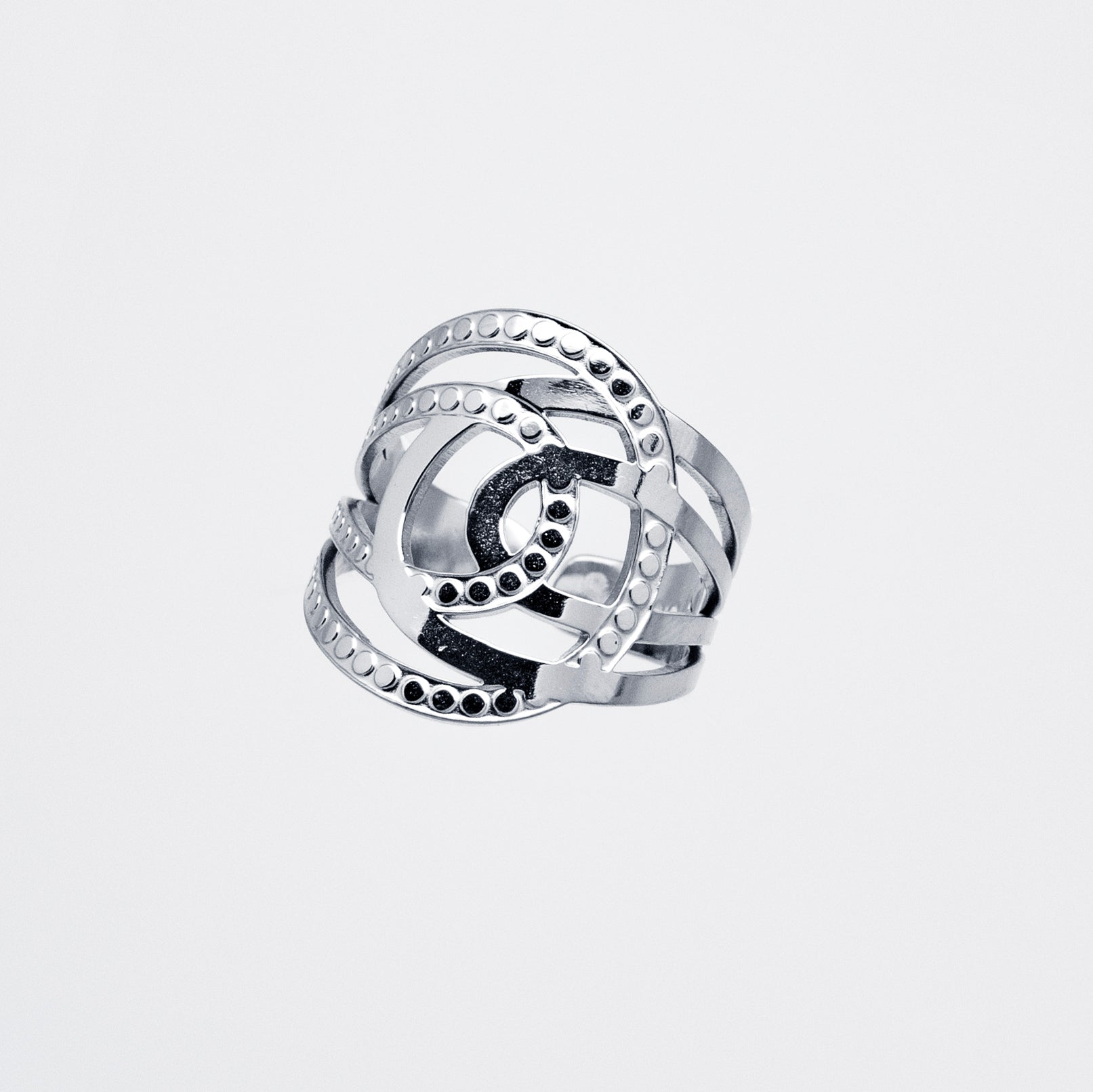 Anillo Acero Entrelazado y Cuentas